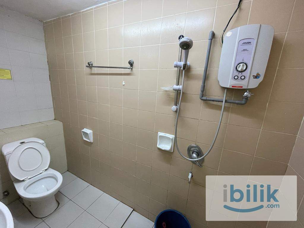 Medium Room with AIrcond at Cyberia SmartHomes, Cyberjaya - Image 4