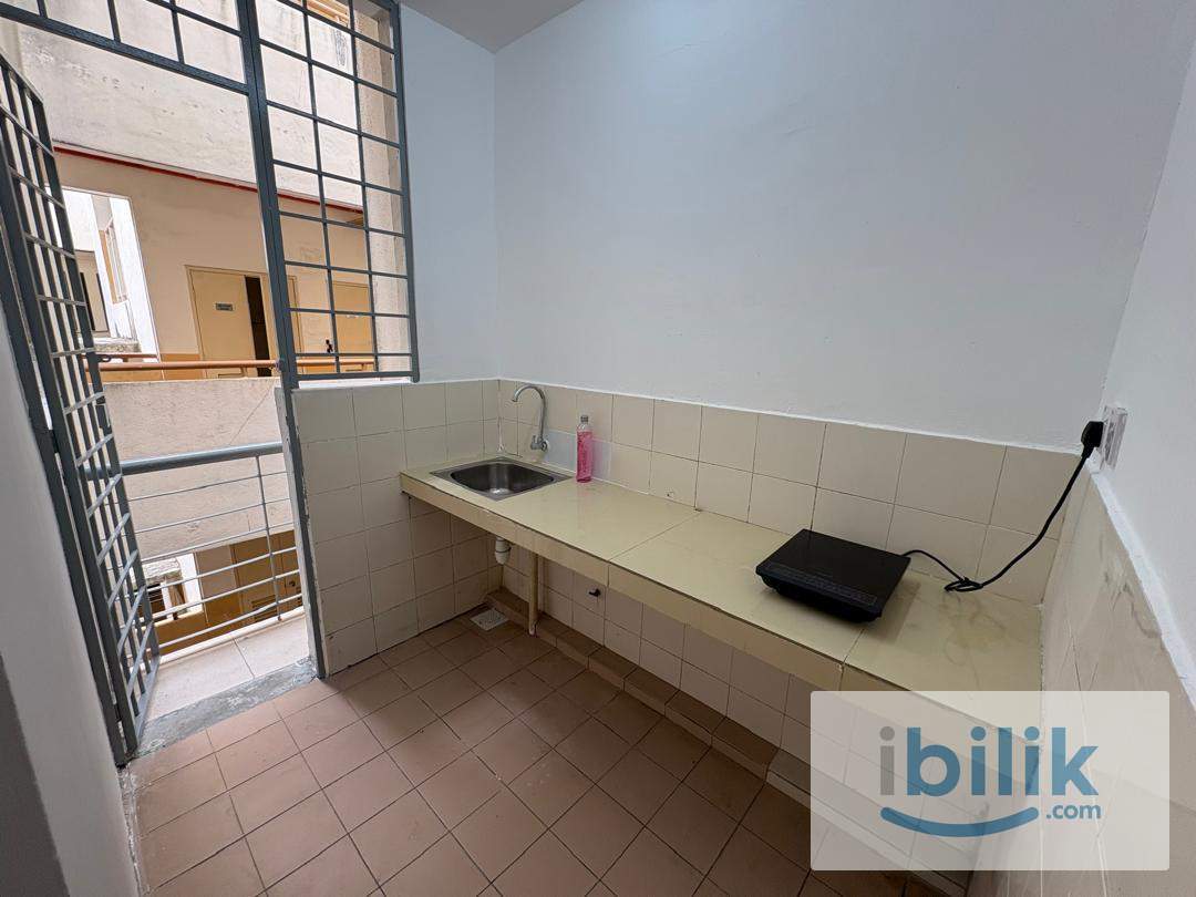 [Female Only] Single Room with Balcony at Cyberia Smarthomes, Cyberjaya - Image 5