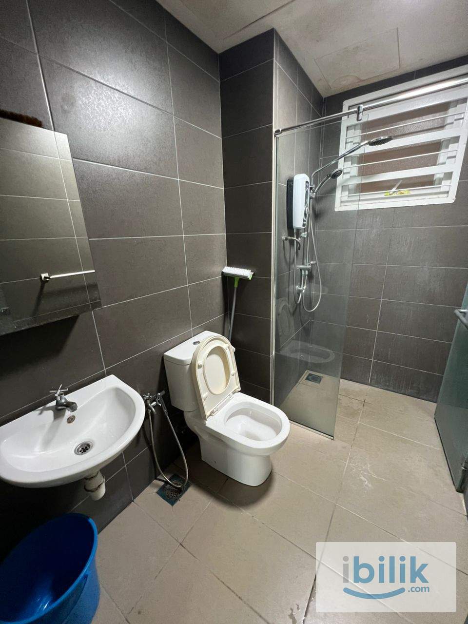 Fully furnished - Master Room for rent - Image 4