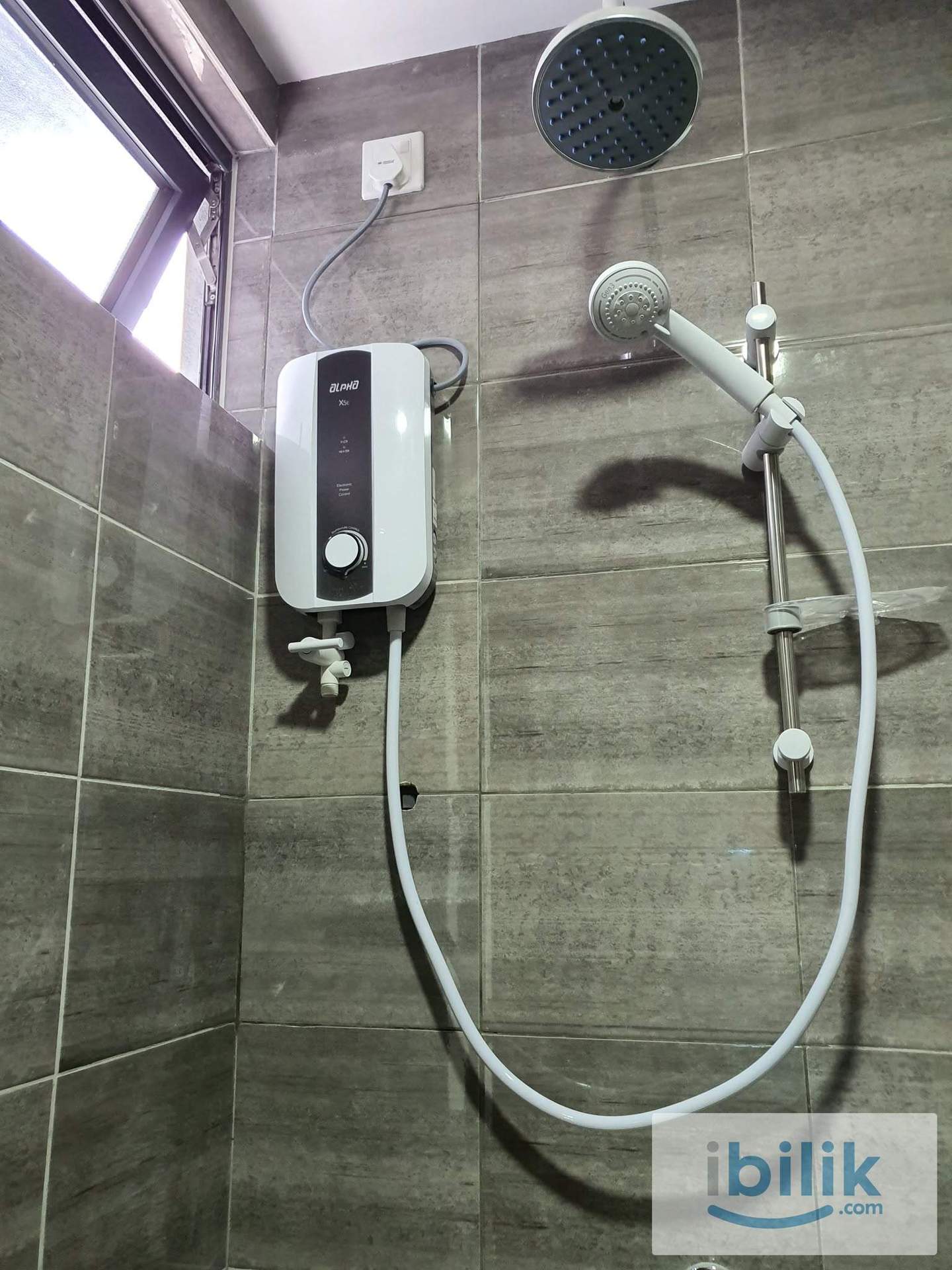 Master Room for rent at Symphony Tower, near c180, Seri Kembangan - Image 2
