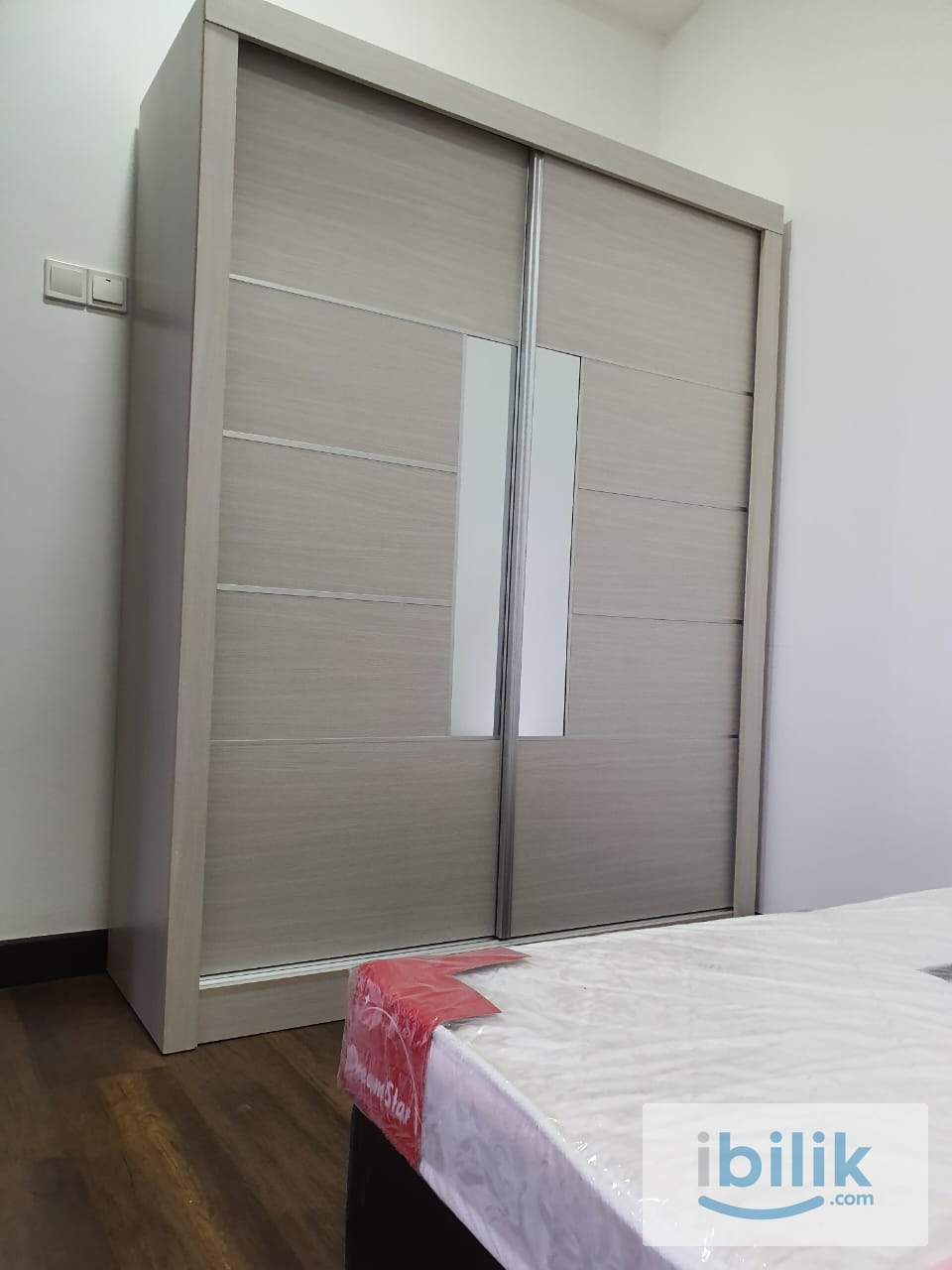 Master Room for rent at Symphony Tower, near c180, Seri Kembangan - Image 9