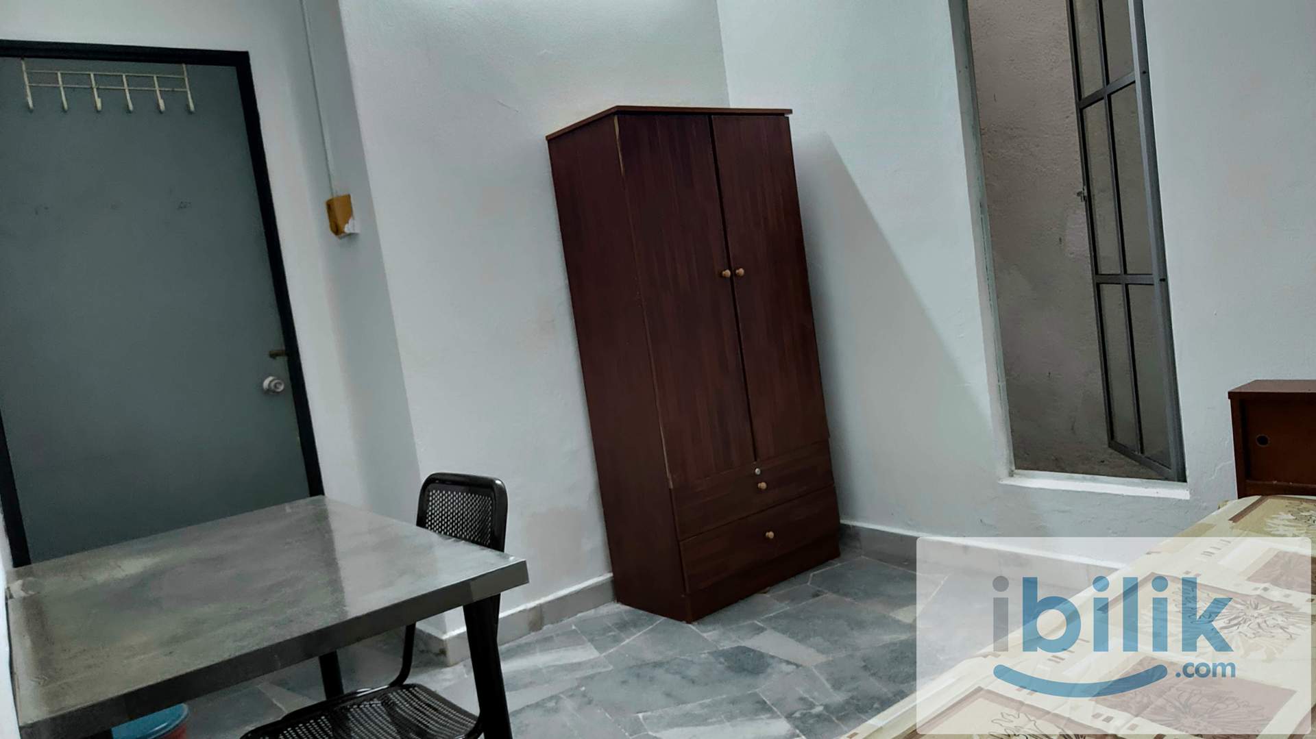 Single room in a quiet house inext to playground posted by owner - Image 1