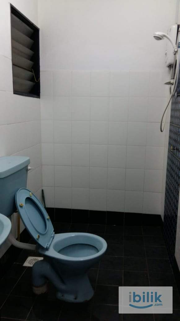 USJ2 Air cond room in quiet house opposite padang posted by owner - Image 4