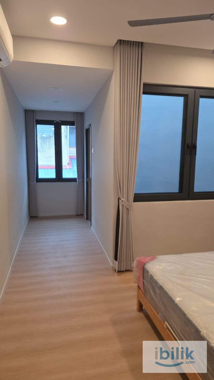 SS18 Room with attached Private Bathroom - Image 3