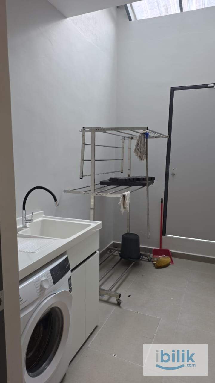 SS18 Room with attached Private Bathroom - Image 7