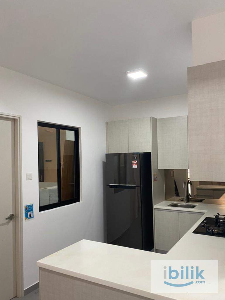 Medium Room with Big Window - Image 3