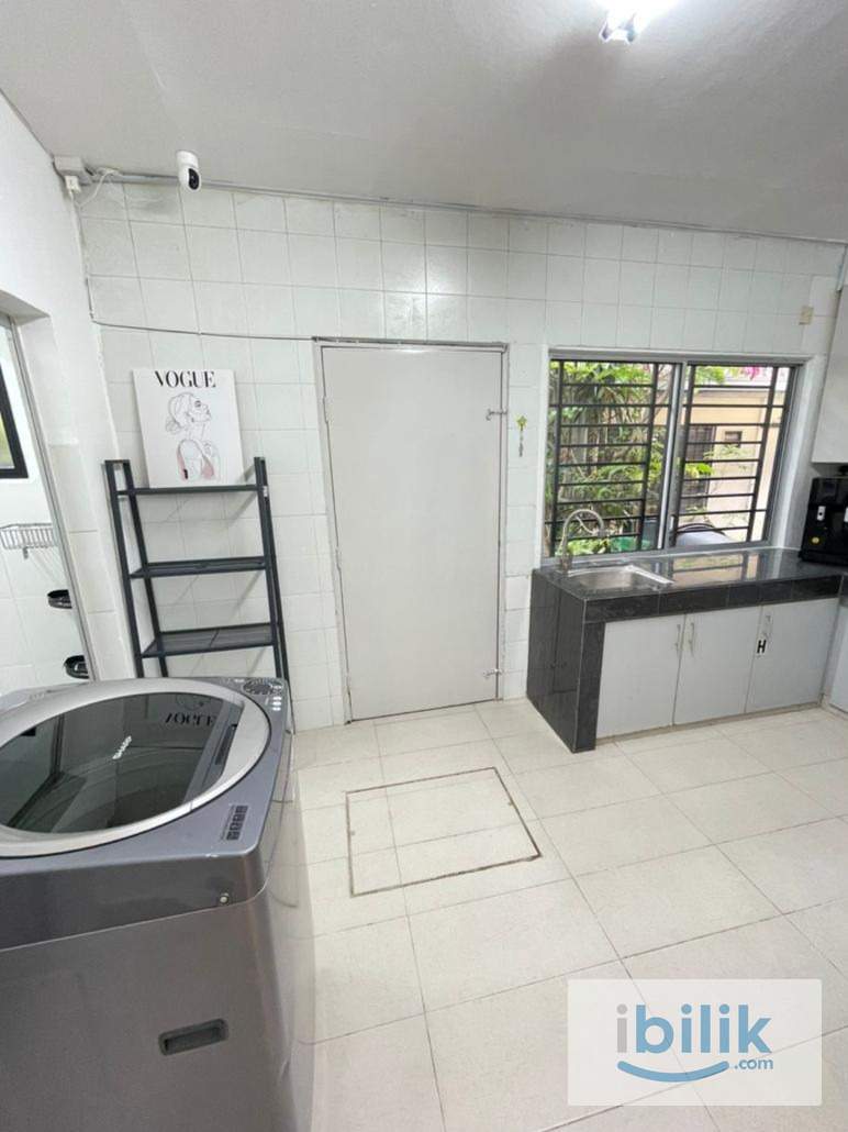 lakeside Glomac Medium Room For Rent - Image 3
