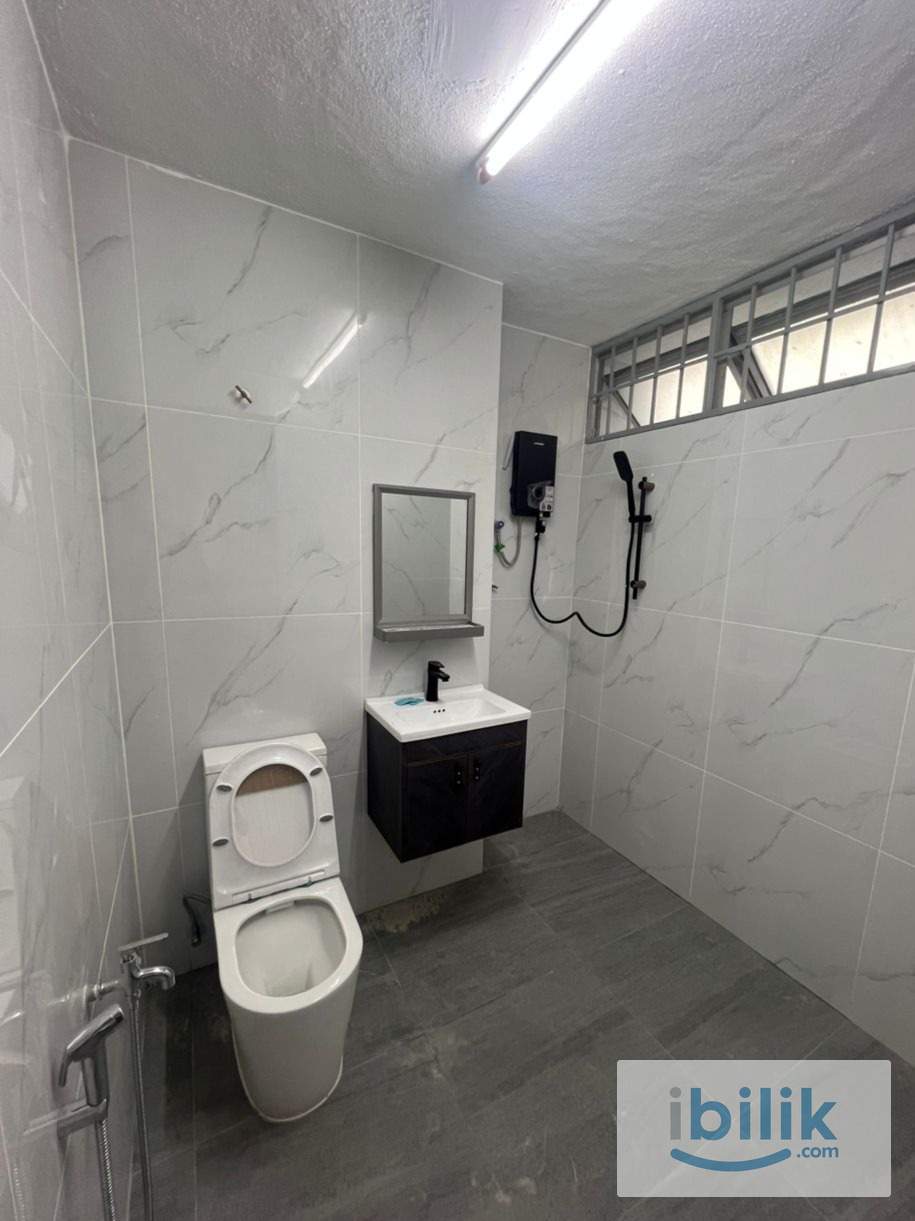 lakeside Glomac Medium Room For Rent - Image 4