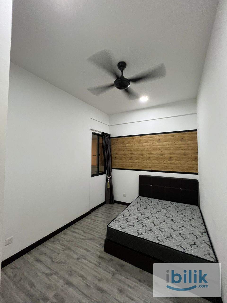 Cozy Medium Room - Image 1