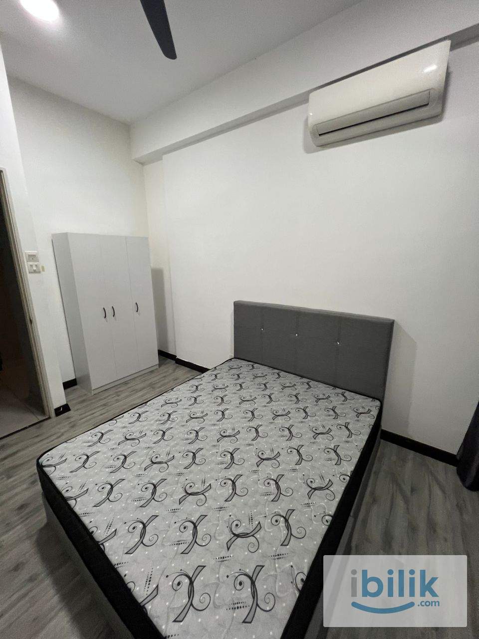 Cozy Medium Room - Image 2