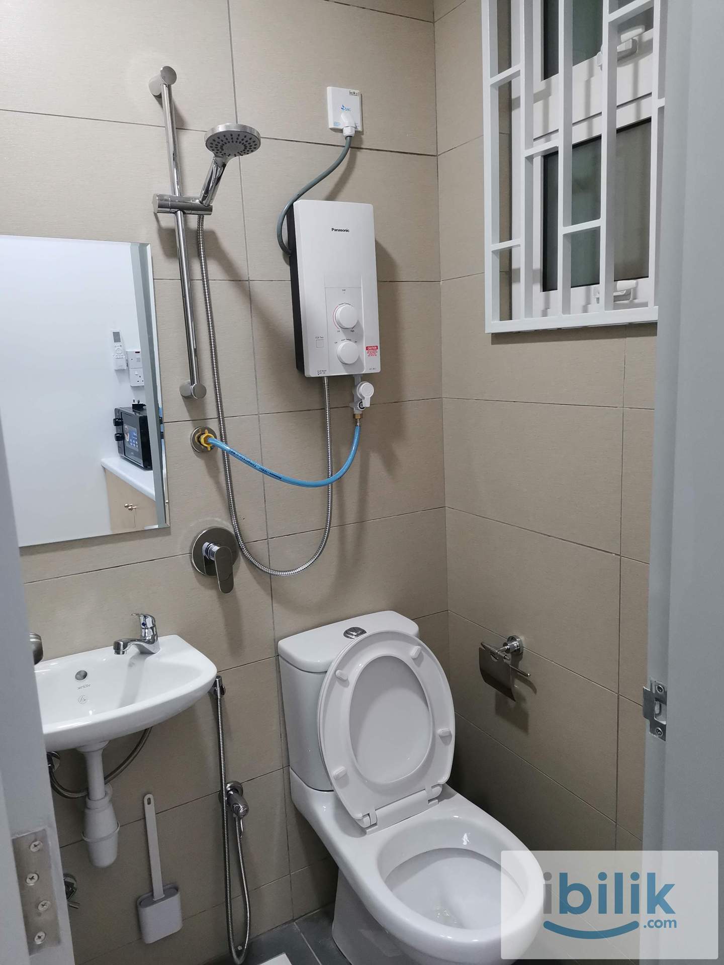 Single Room With Attached Bathroom at TR Residence Titiwangsa, Door Step to Public Rail Transportation Hub - Image 4
