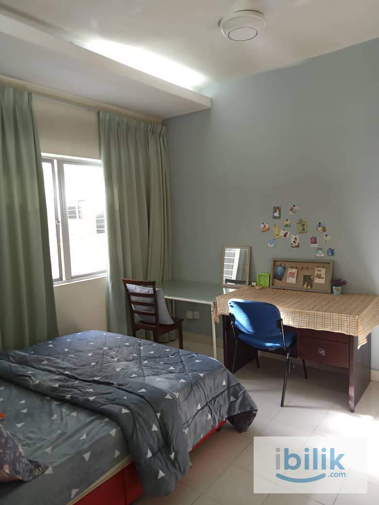 Cozy Medium Room at Suriamas Condominium, Bandar Sunway - Image 3