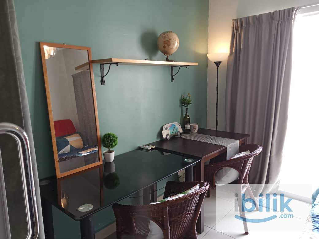 Cozy Balcony Room at Suriamas Condominium, Bandar Sunway - Image 7