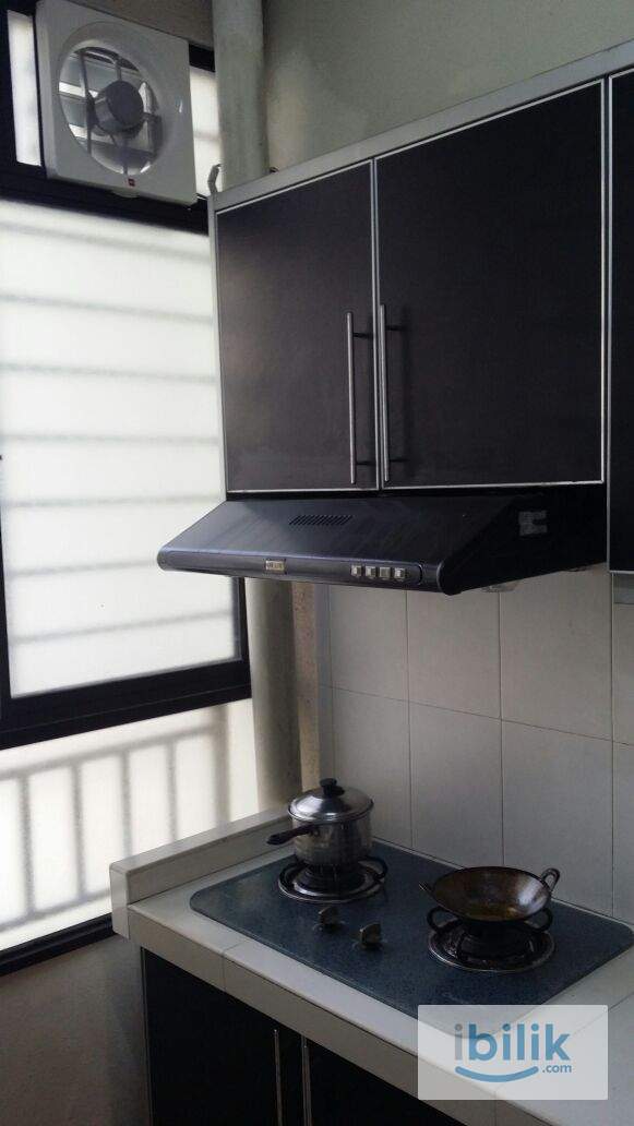 Single Room at Suriamas Condominium, Bandar Sunway - Image 2