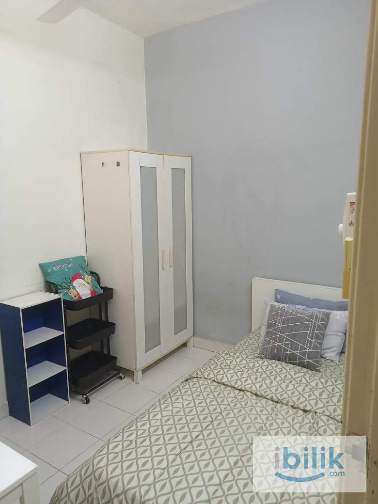 Single Room at Suriamas Condominium, Bandar Sunway - Image 1