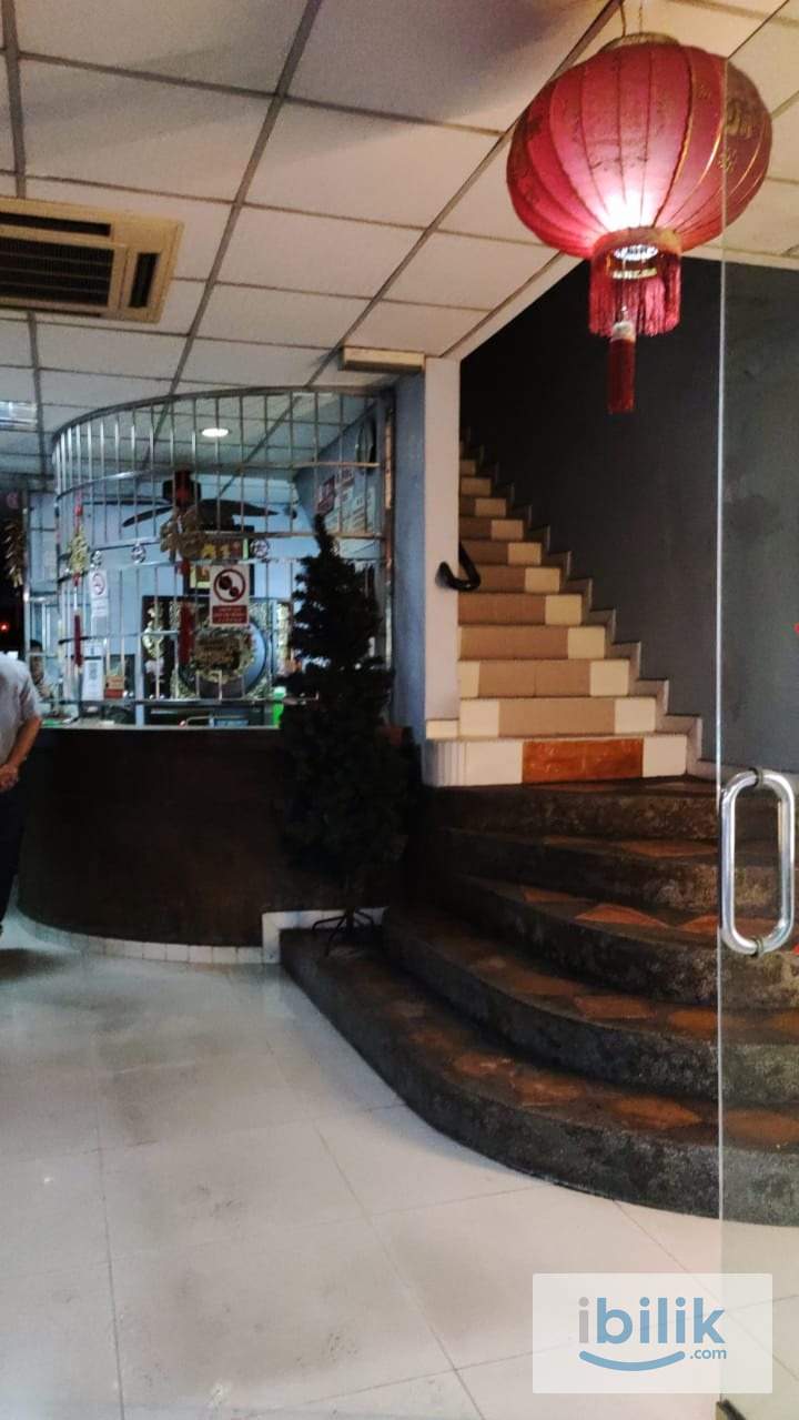 Master Room at Taman Johor Jaya, Johor Bahru - Image 5