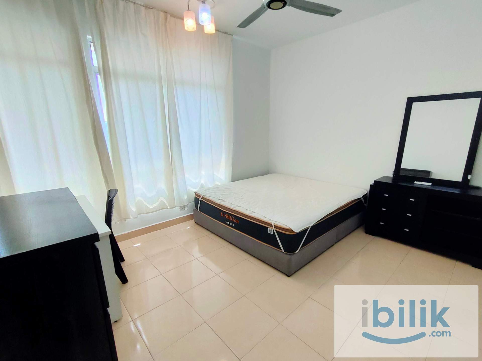 Spacious Master Room With Attached Bathroom, Free Wifi, Short Walk To LRT Stations - Image 2