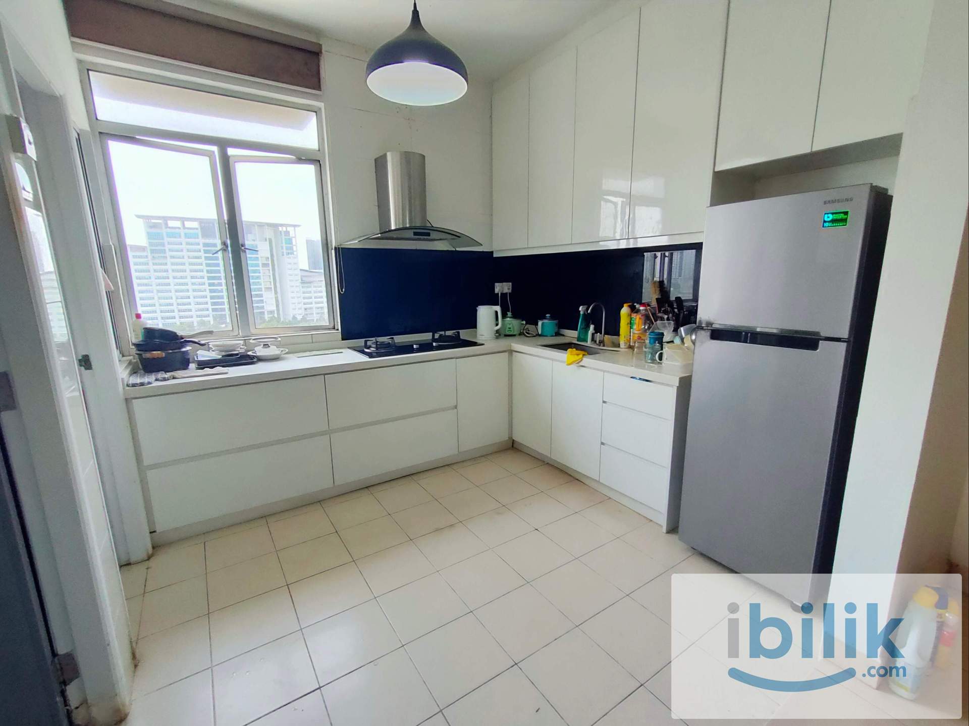 Spacious Master Room With Attached Bathroom, Free Wifi, Short Walk To LRT Stations - Image 5