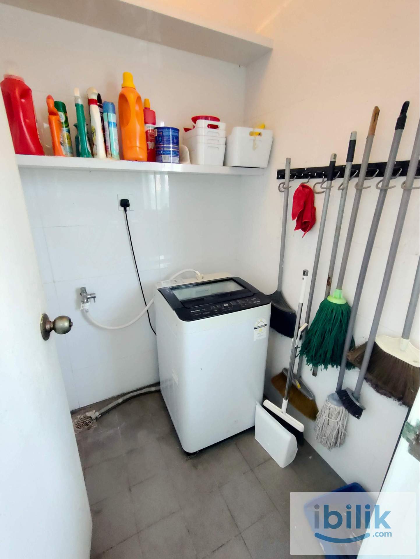 Spacious Master Room With Attached Bathroom, Free Wifi, Short Walk To LRT Stations - Image 6