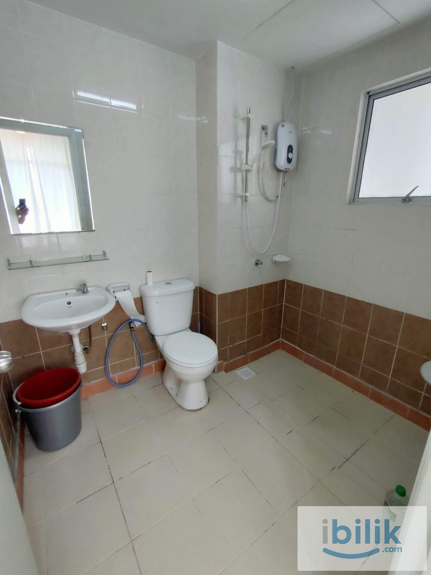 Spacious & Furnished Master Room With Air Con, Free Wi-Fi, Short Walk To LRT Stations - Image 3