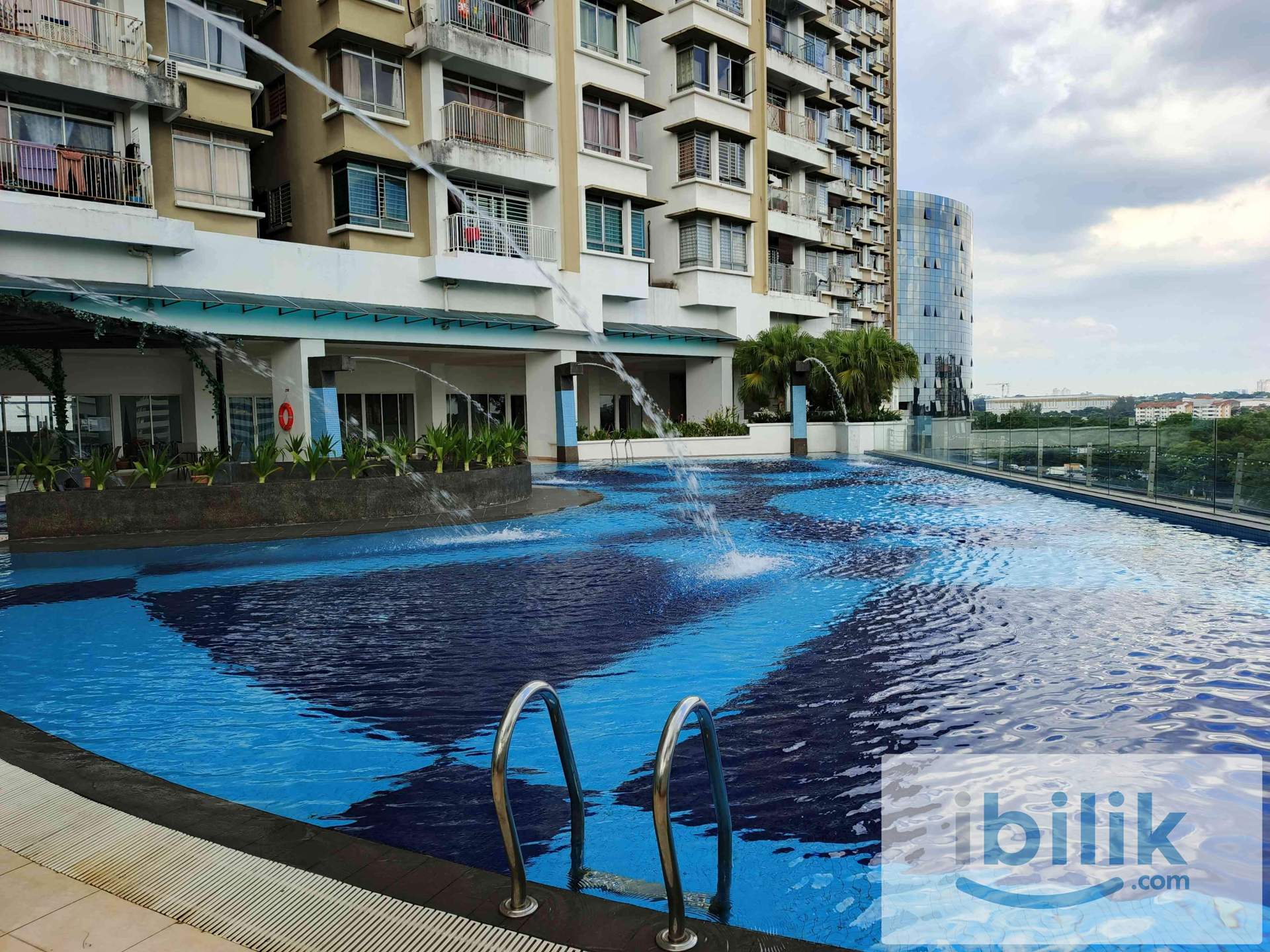 Spacious & Furnished Master Room With Air Con, Free Wi-Fi, Short Walk To LRT Stations - Image 10