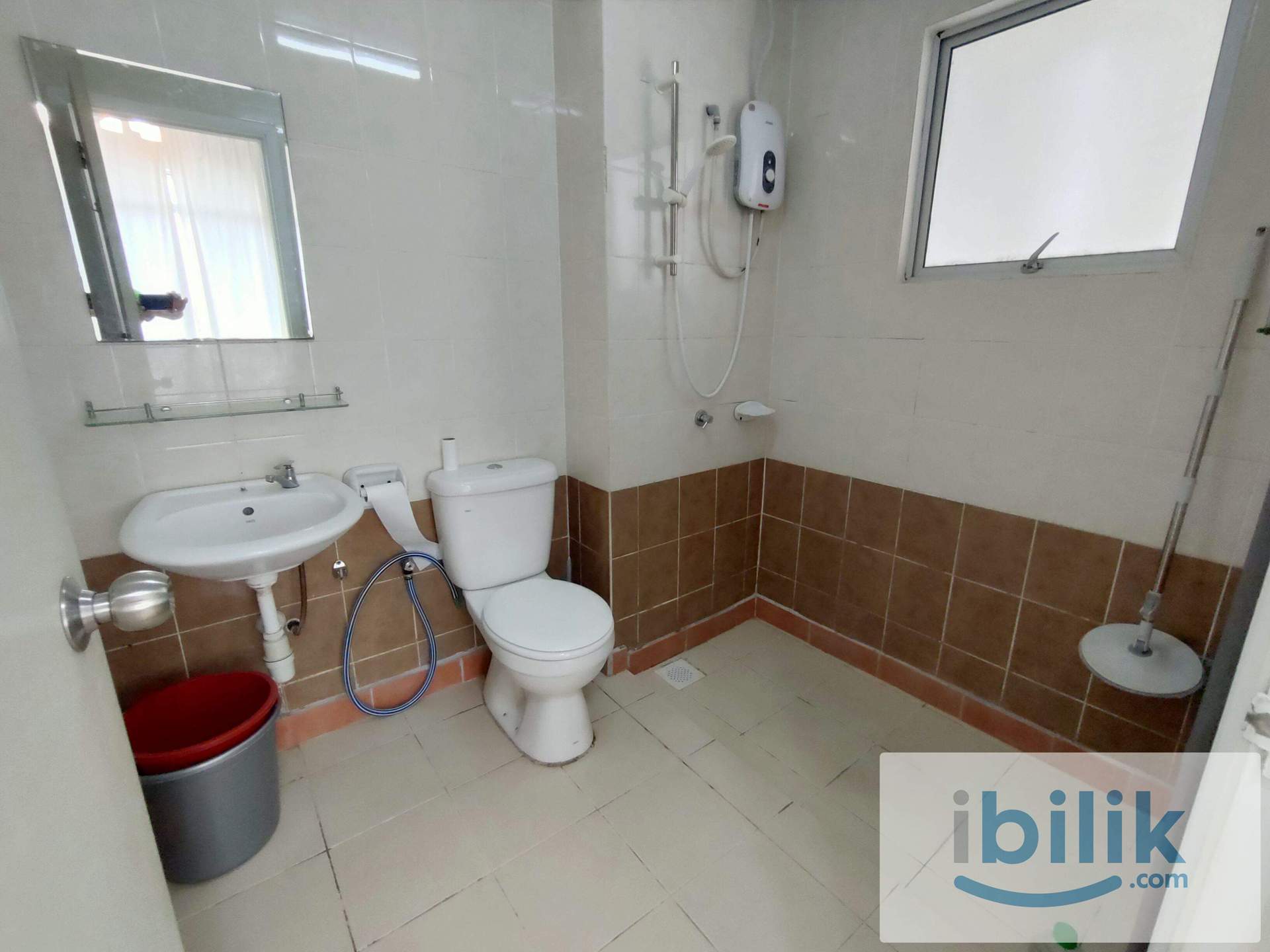 Furnished Master Room With Air-Con, Free WiFi, Short Walk To LRT Stations, Good Security, Condo Facilities - Image 4