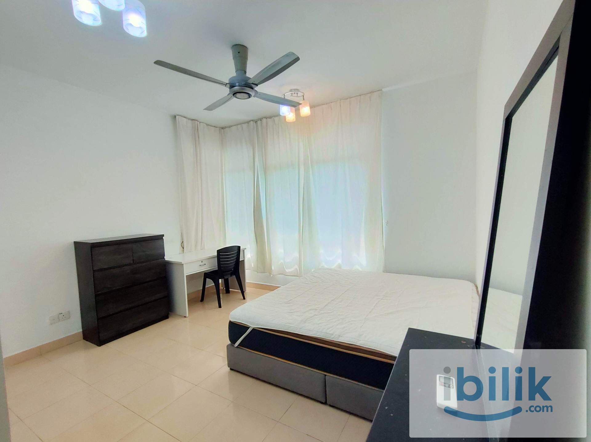Spacious Master Room With Attached Bathroom, Free Wifi, Short Walk To MSU, LRT Stations - Image 1