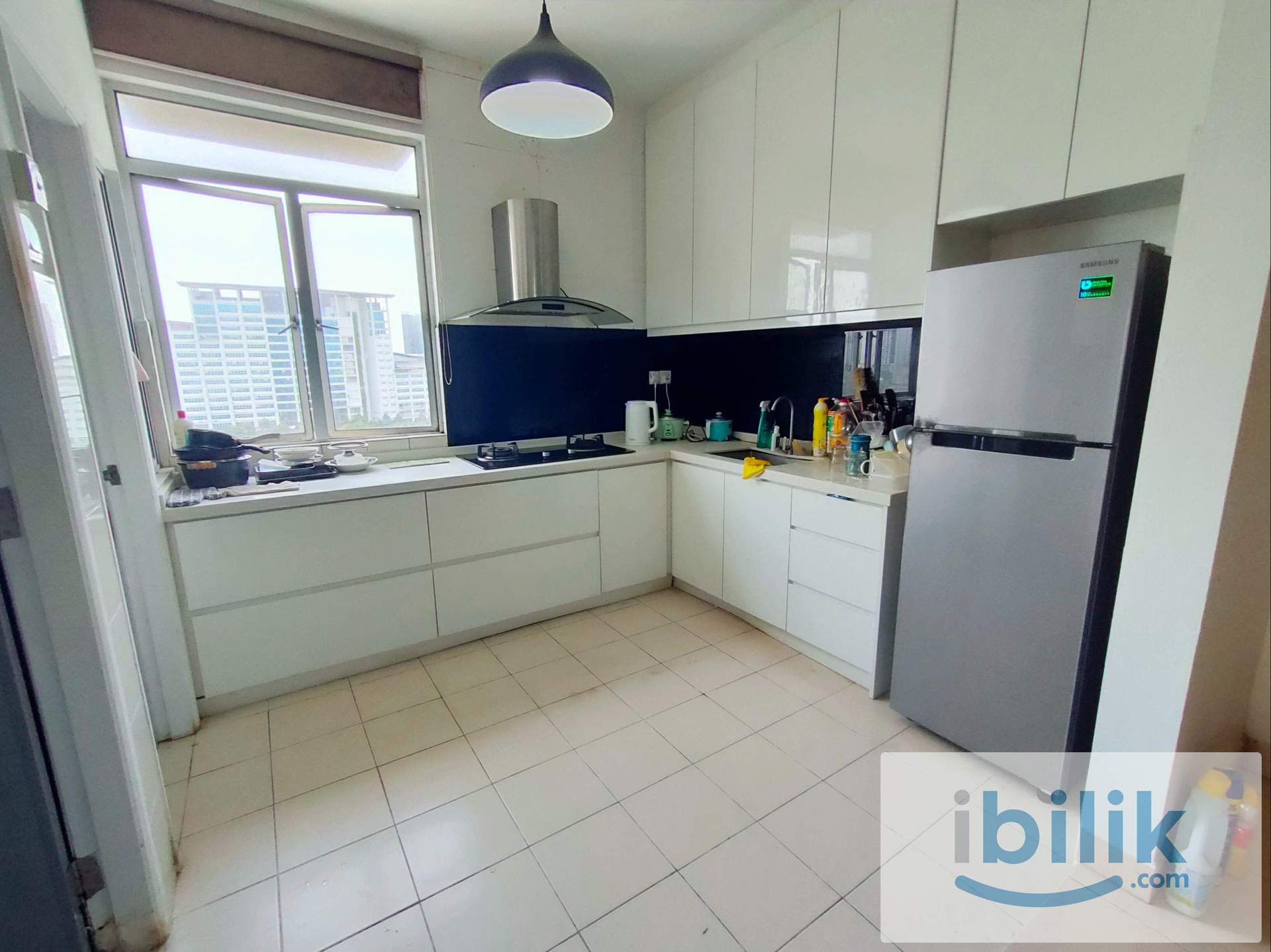 Spacious Master Room With Attached Bathroom, Free Wifi, Short Walk To MSU, LRT Stations - Image 5