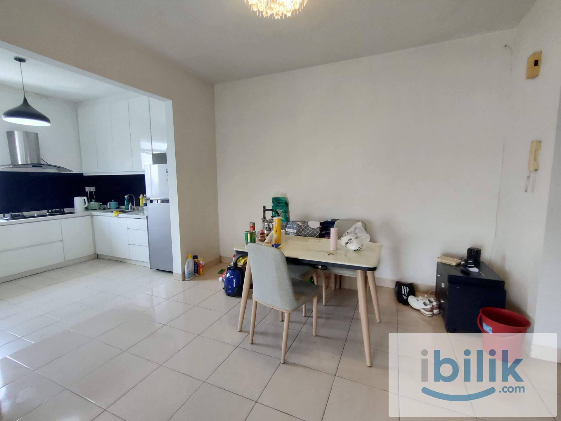 Spacious Master Room With Attached Bathroom, Free Wifi, Short Walk To MSU, LRT Stations - Image 8
