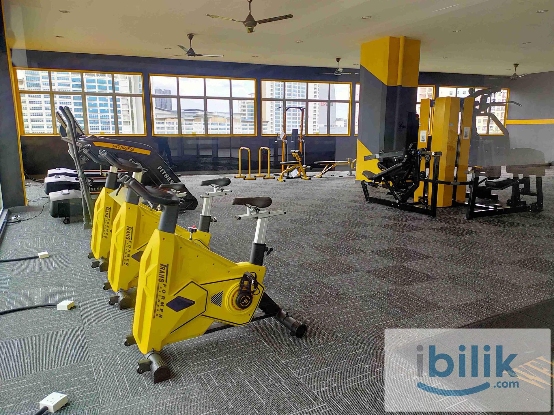 Spacious Master Room With Attached Bathroom, Free Wifi, Short Walk To MSU, LRT Stations - Image 9
