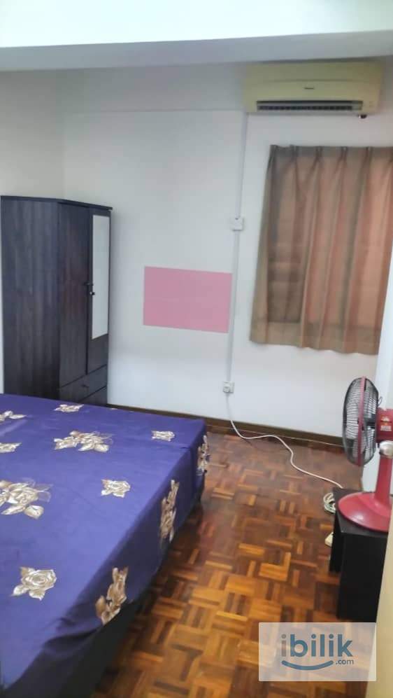 Aircond Medium Room. Male, Bayu Tasik1 Condo,LRT Salak selatan  - Image 1