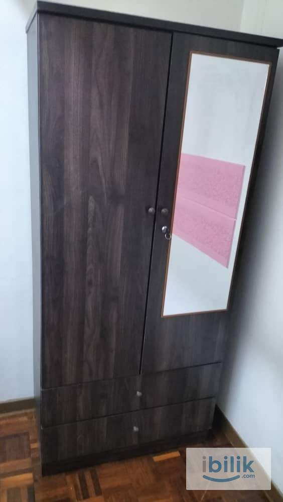 Aircond Medium Room. Male, Bayu Tasik1 Condo,LRT Salak selatan  - Image 3
