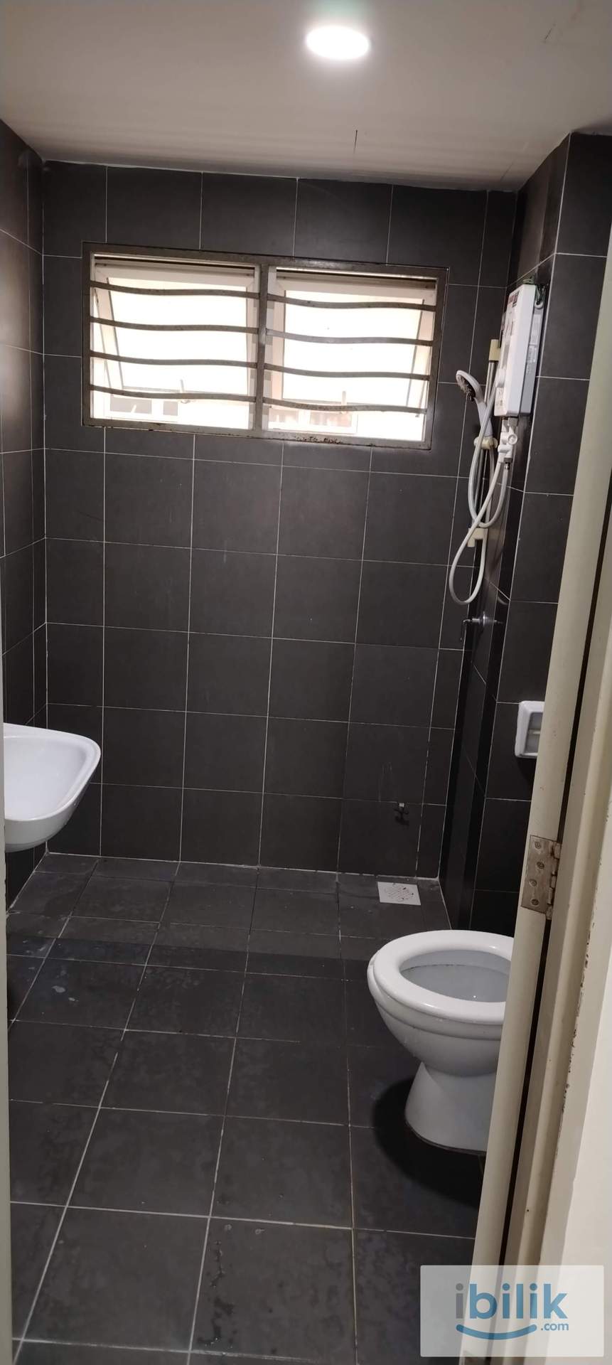 Awesome Largest Aircond Master bedroom, Couple, Seri Puteri Condo. 1MIN CHERAS LRT Station  - Image 6