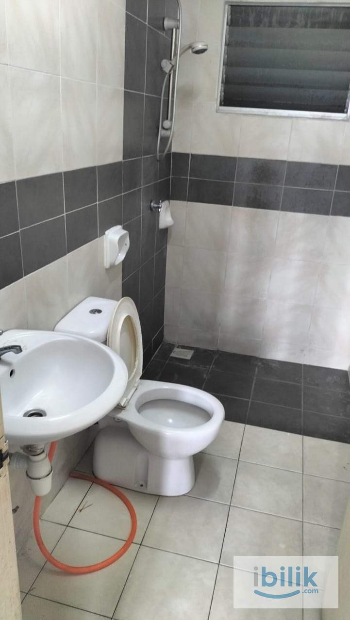 Fully Furnished Master bedroom Klcc View, Female Malay, Putra Suria Resident, 2min Cheras LRT Station  - Image 9