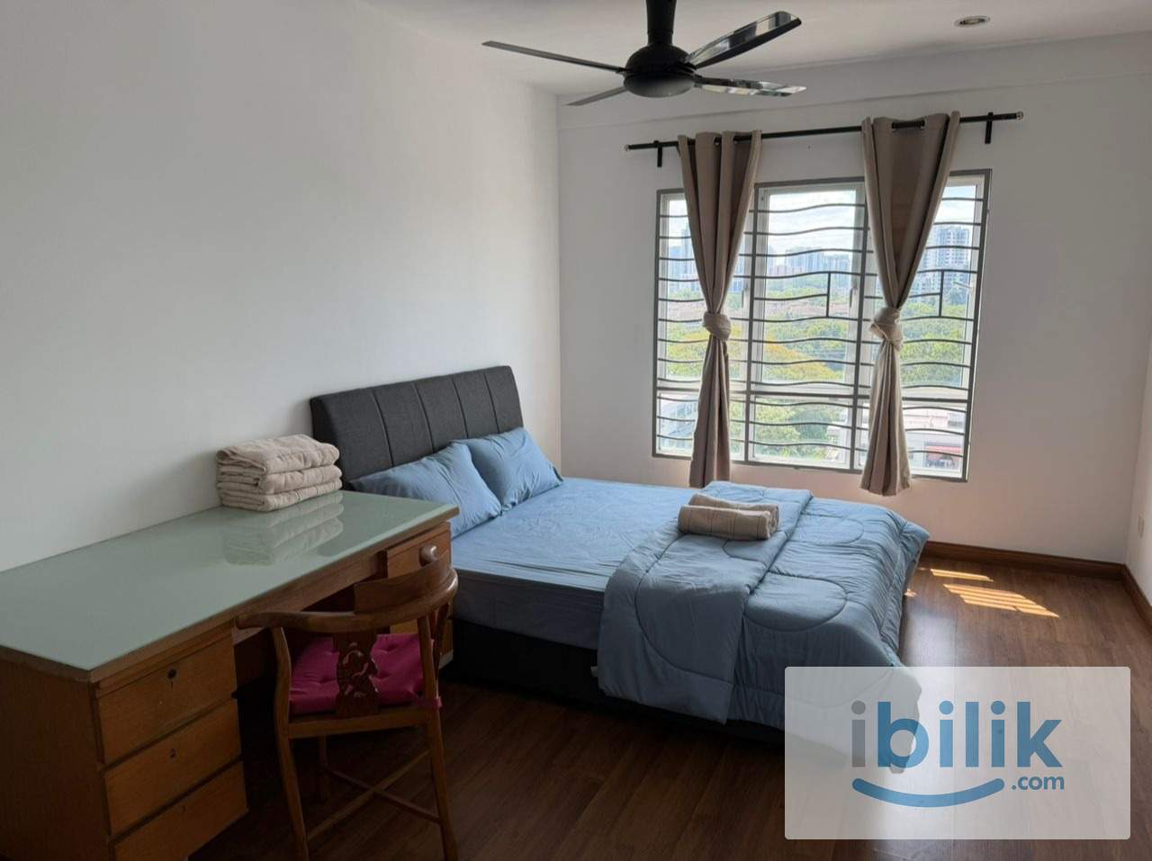 Aircond Master/Medium/Single Room, Female,SERI PUTERI CONDO. 1min walk Cheras lrt  - Image 1