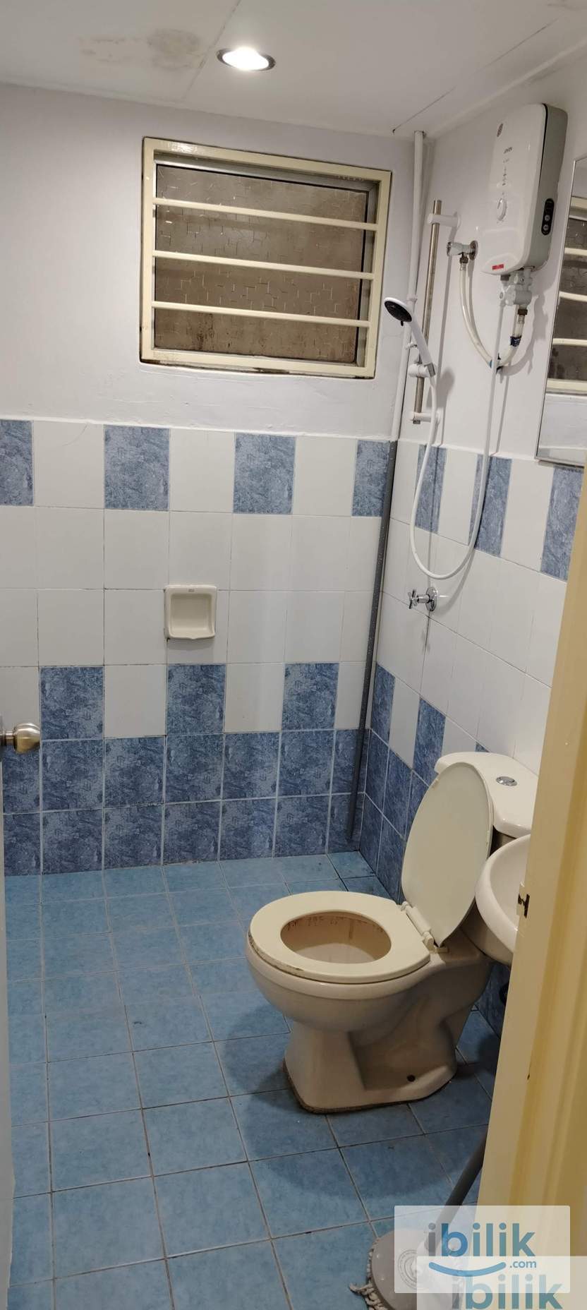 Large medium Room,Female,Cengal Condominium , LRT Salak selatan  - Image 4