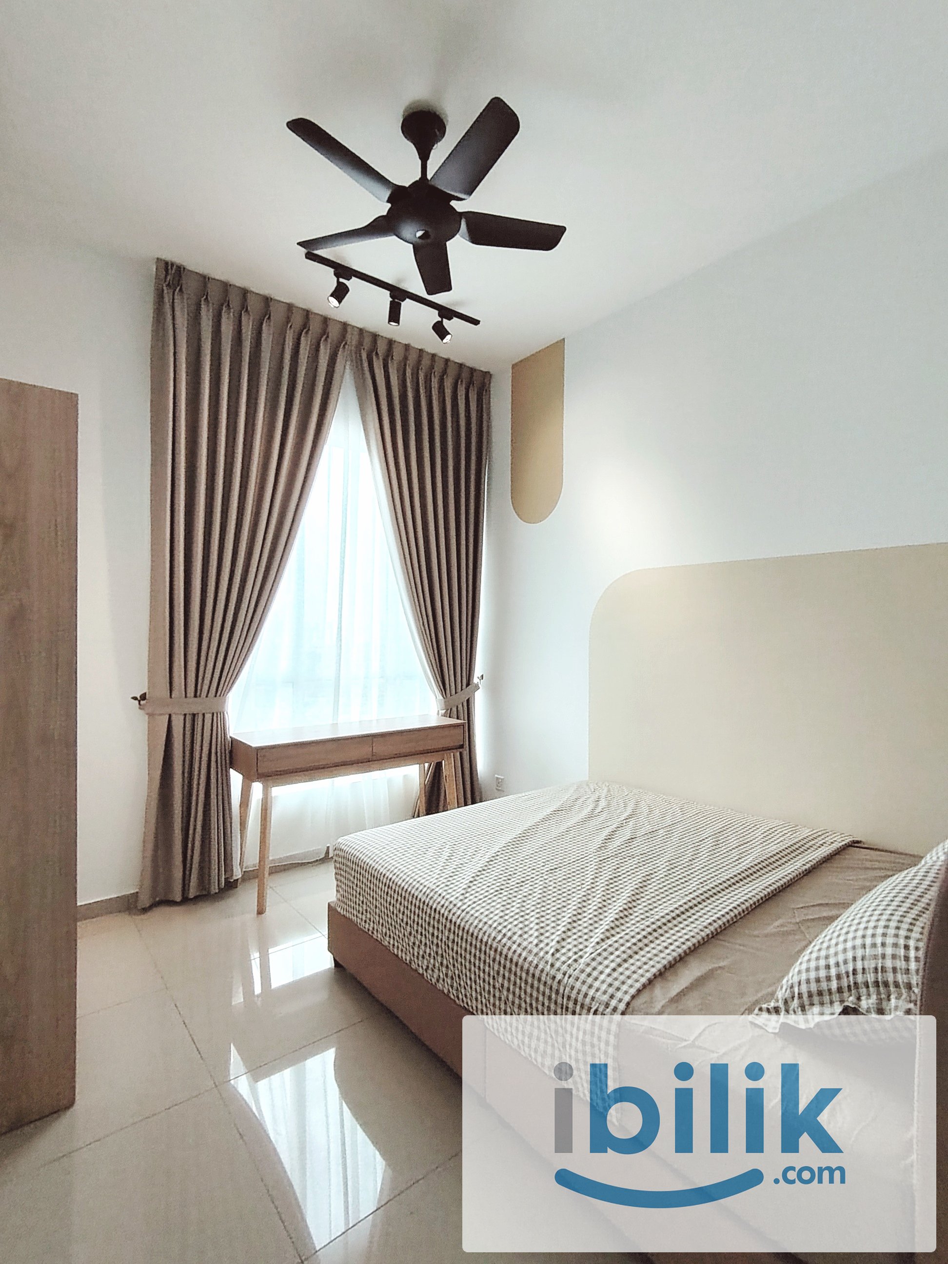 Female Unit Furnished Medium Room-1min to LRT Salak Selatan ⭐⭐⭐⭐⭐ - Image 1