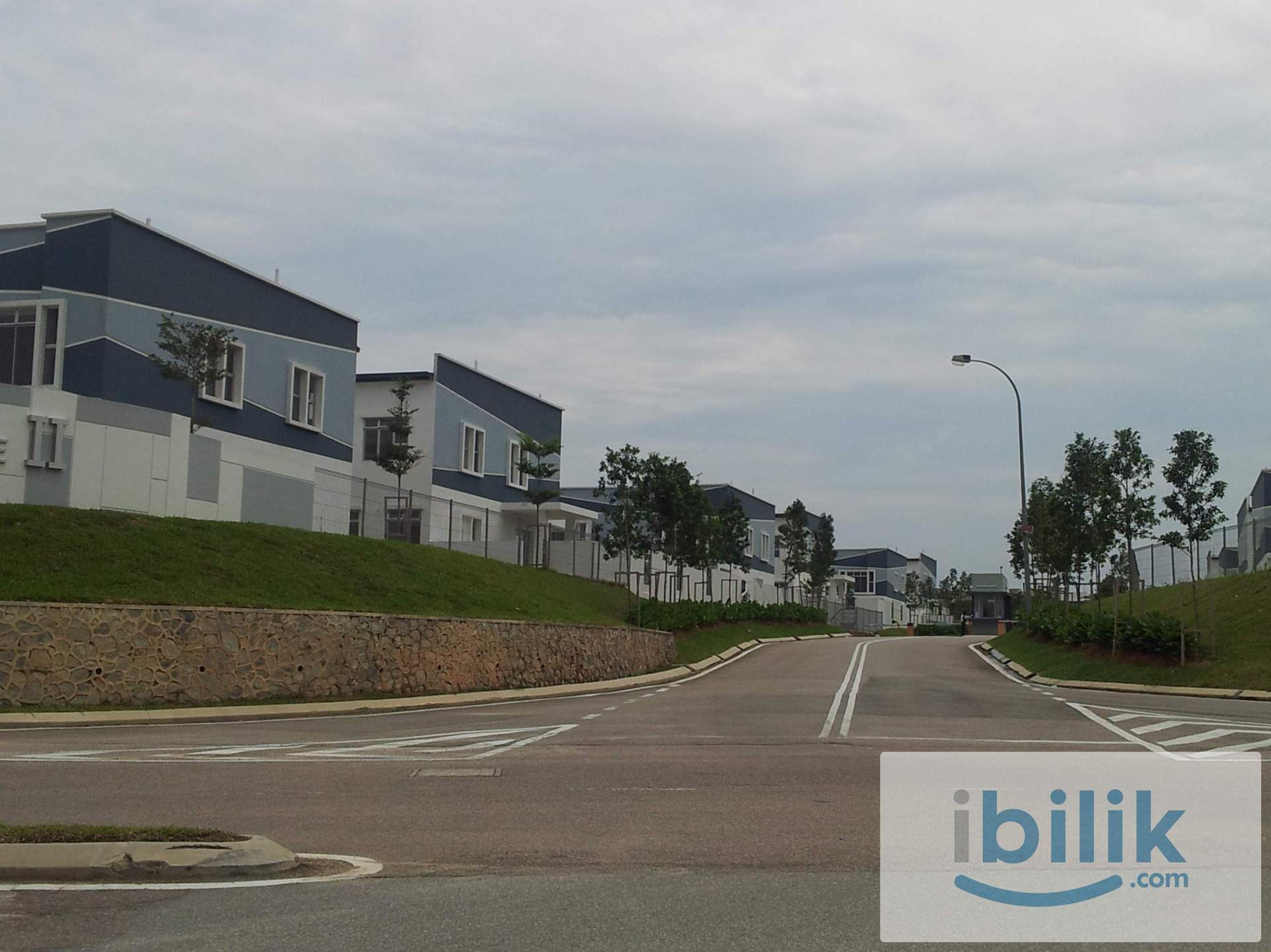 Bukit Indah : Furnished Middle Room for rent at Bukit Indah - Image 2