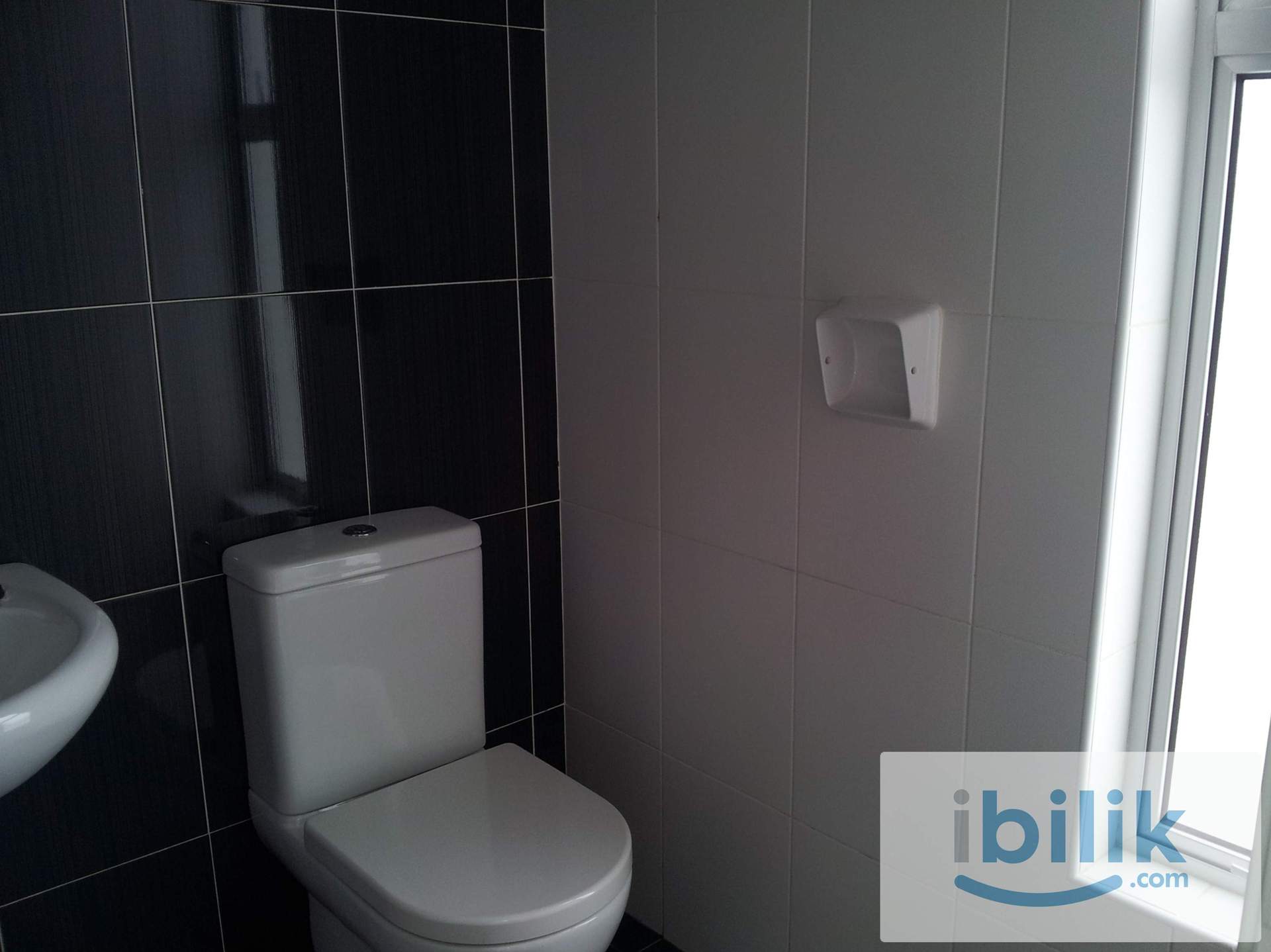 Bukit Indah : Furnished Middle Room for rent at Bukit Indah - Image 3