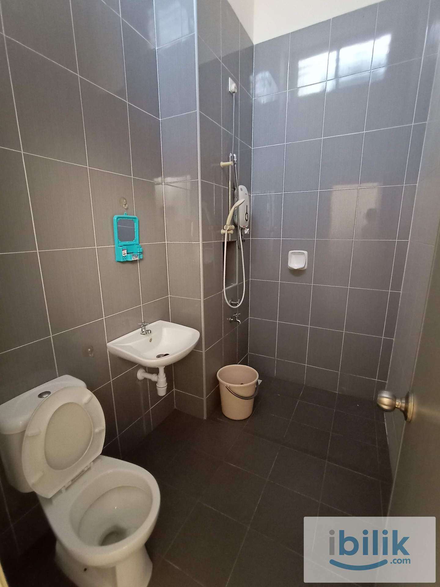 Gated and Guarded Fully Furnished Middle Room at Bukit Indah, Johor Bahru - Image 3