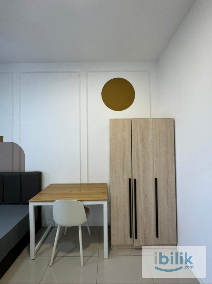 Cosy Middle Room at Savvy Riana  - Image 5