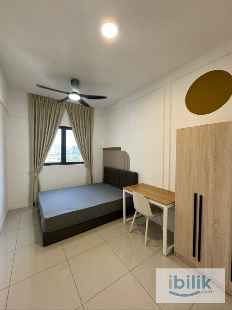 Cosy Middle Room at Savvy Riana  - Image 1