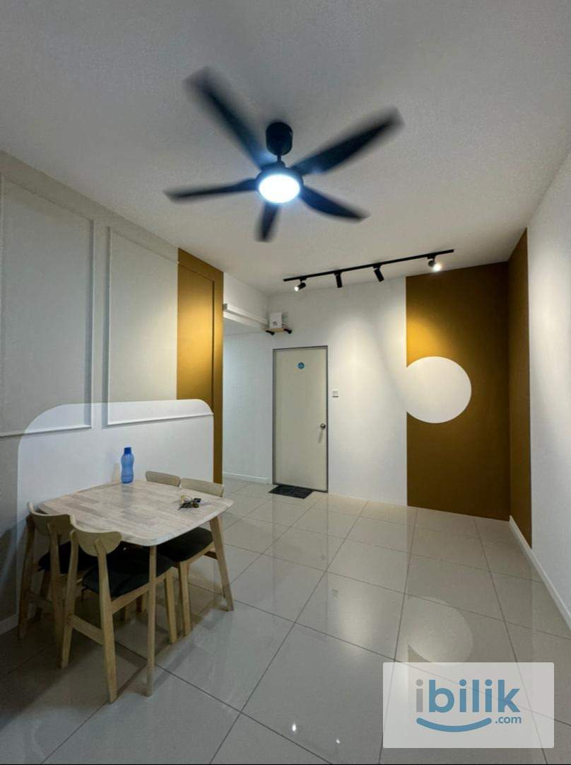 Cosy Middle Room at Savvy Riana  - Image 8