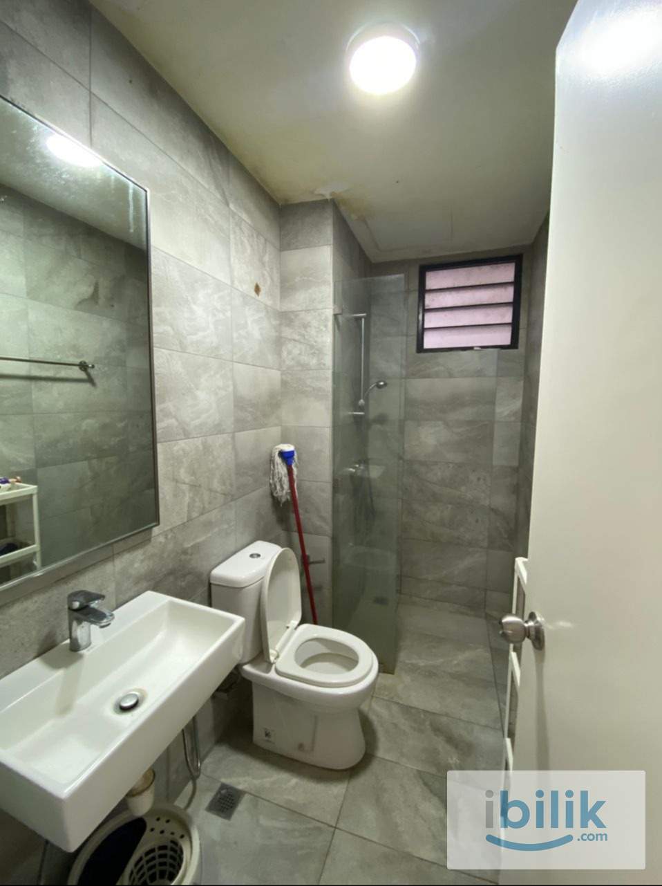 Fully Furnished Middle Room near AEON Seri Kembangan  - Image 1