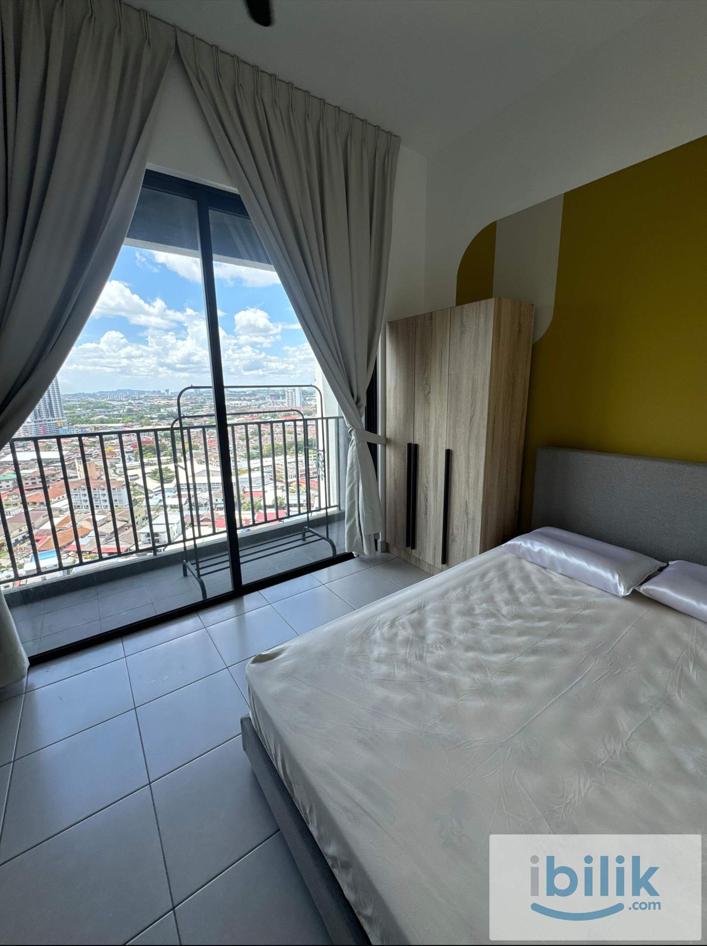 Near MRT Balcony Room for rent  - Image 1