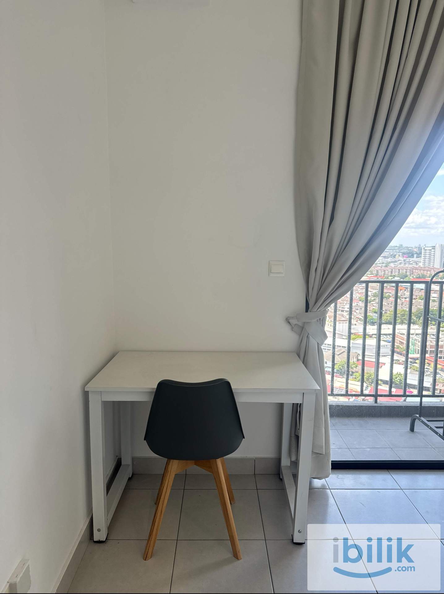 Near MRT Balcony Room for rent  - Image 3