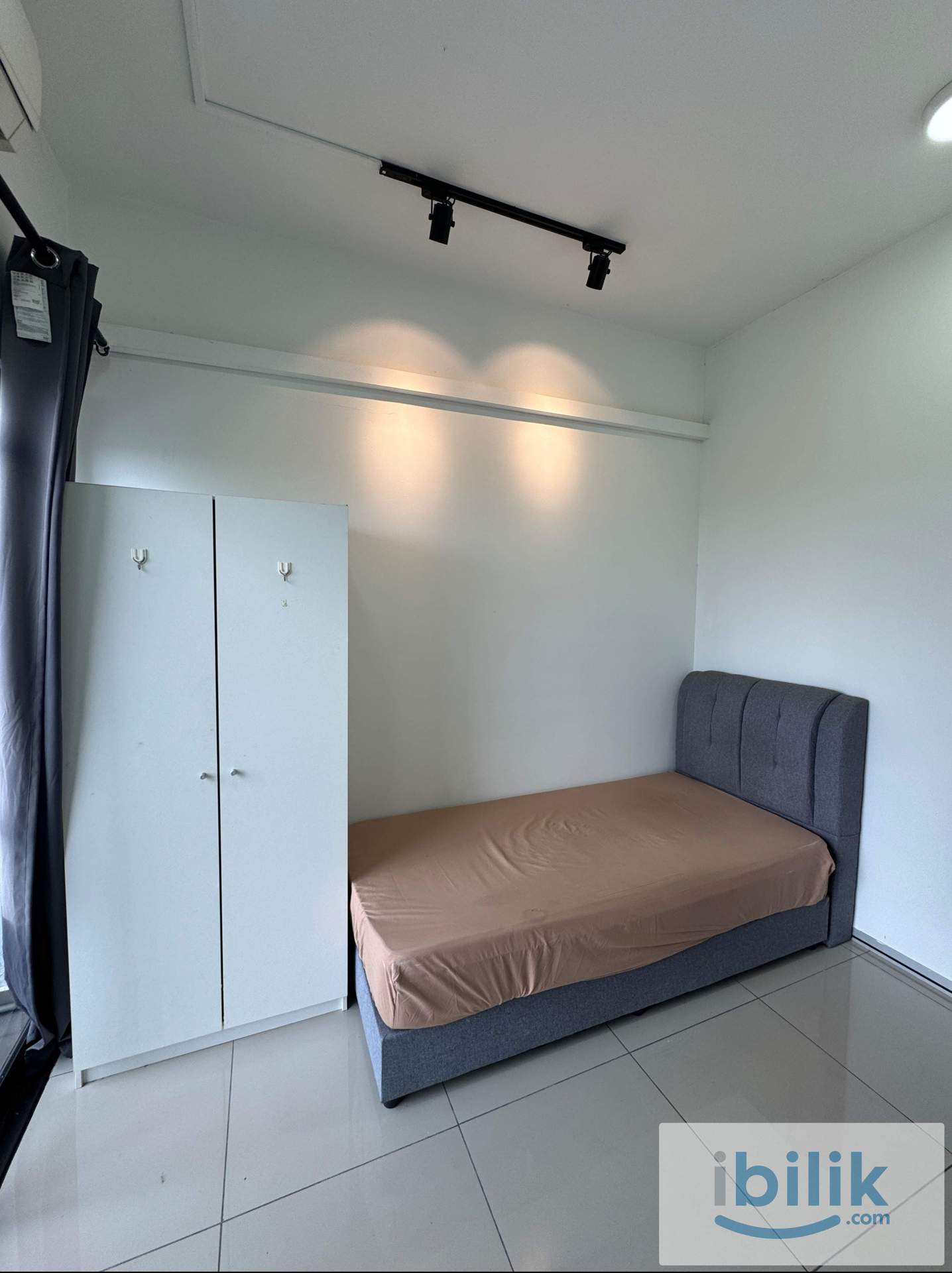 Beautiful Balcony Room at Shah Alam - Image 1