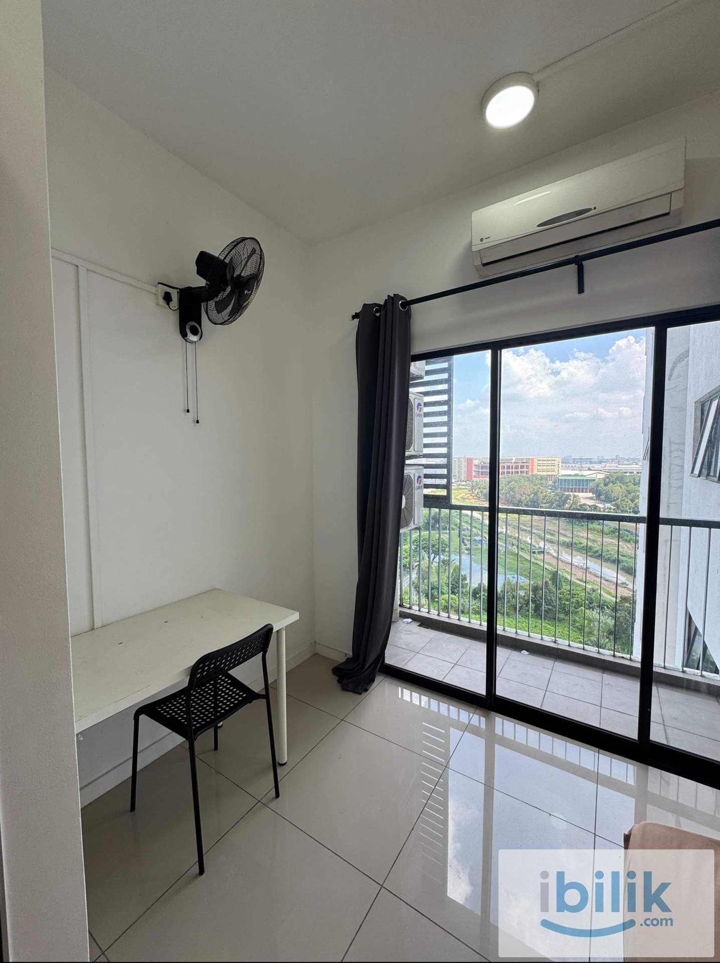 Beautiful Balcony Room at Shah Alam - Image 2