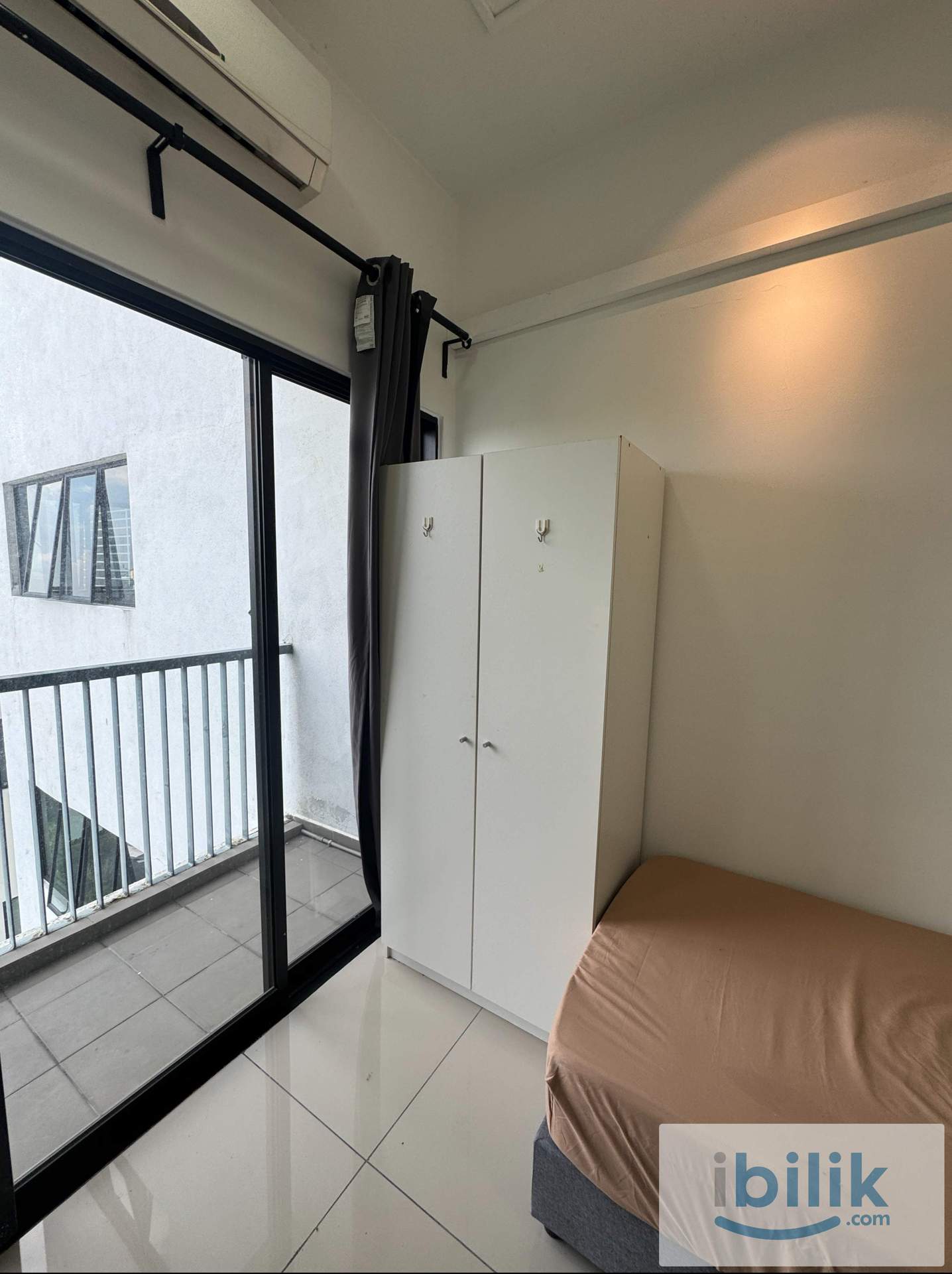 Beautiful Balcony Room at Shah Alam - Image 3