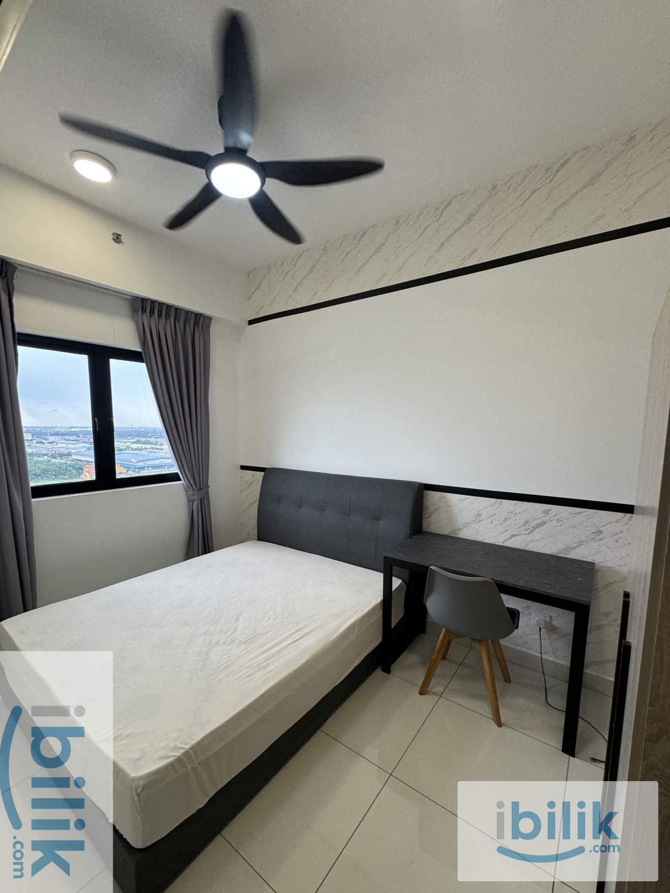 Cosy Middle Room + 1Car Park near Setia Alam - Image 1
